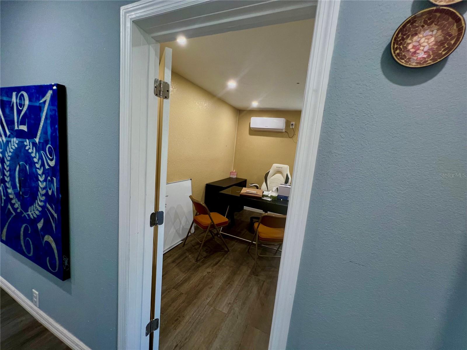 5827 E COLUMBUS DR — photo 6