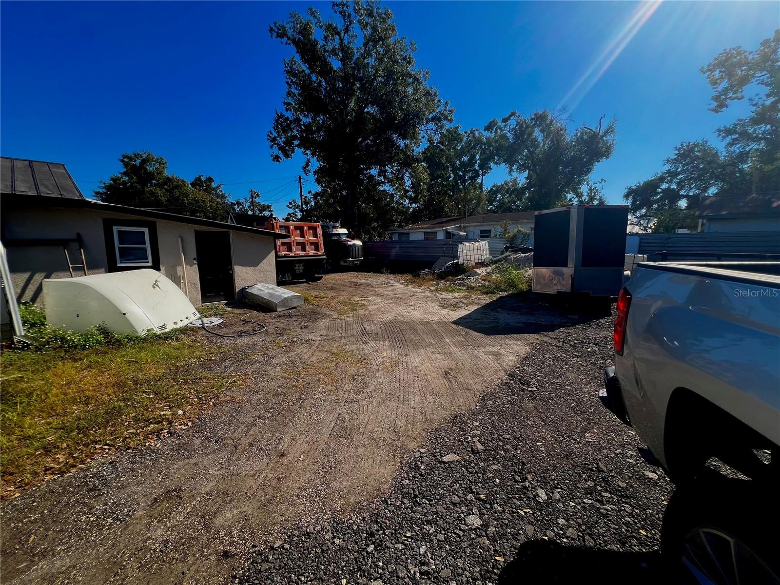5827 E COLUMBUS DR — photo 11