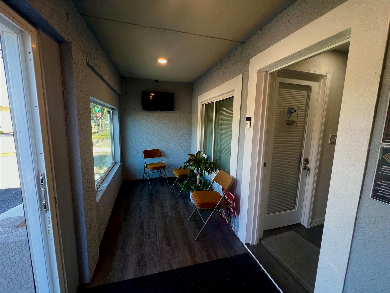 5827 E COLUMBUS DR — photo 4