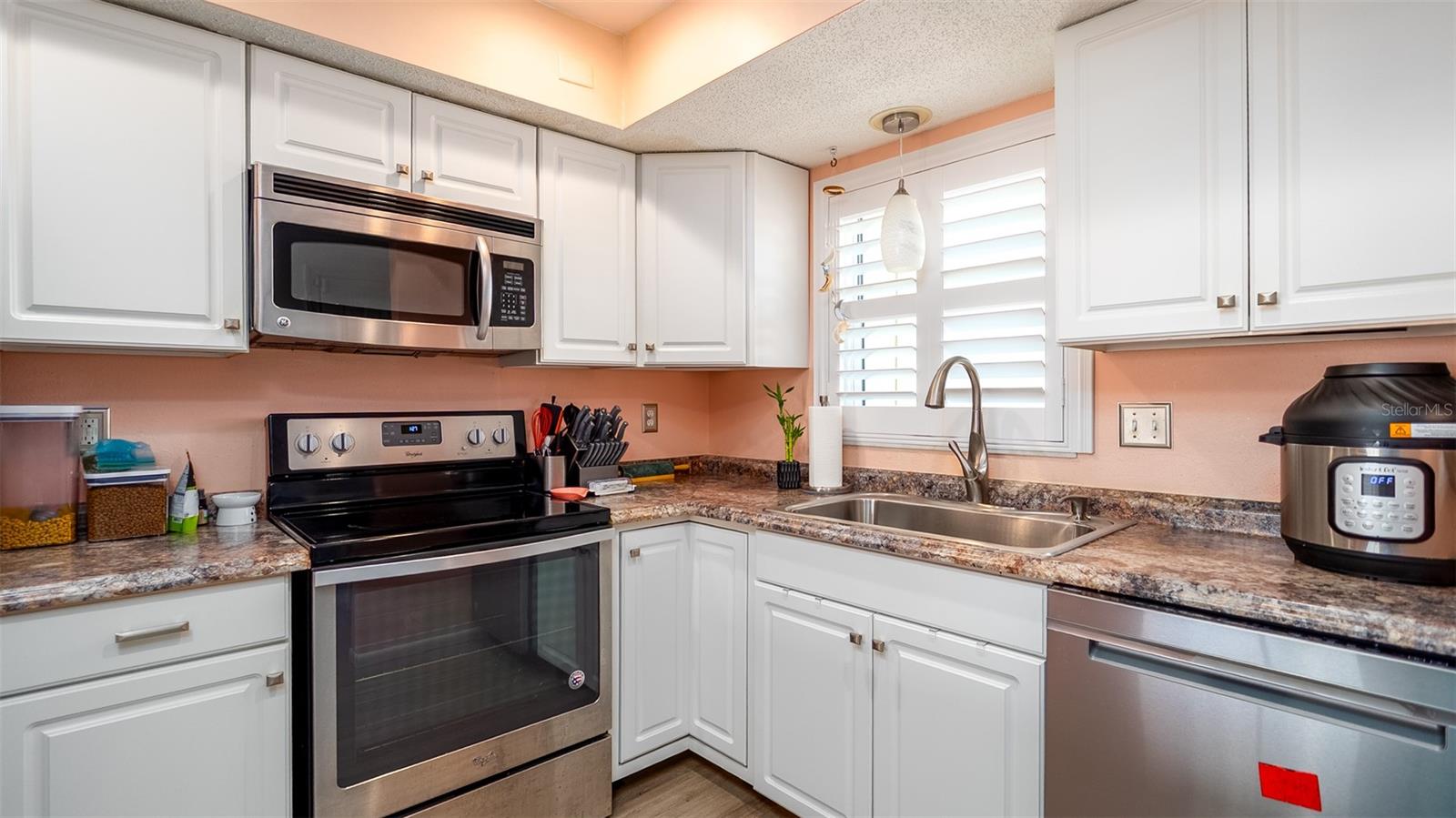 1770 LAKE PL #1770D — photo 19