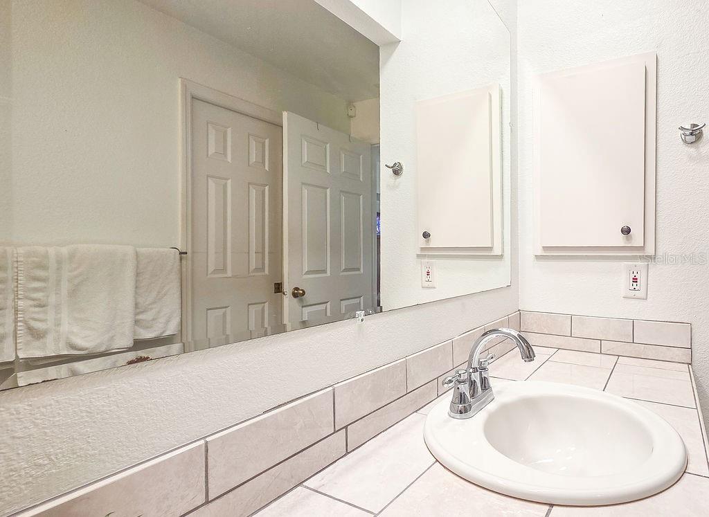 3357 N CHAMBERLAIN BLVD — photo 27