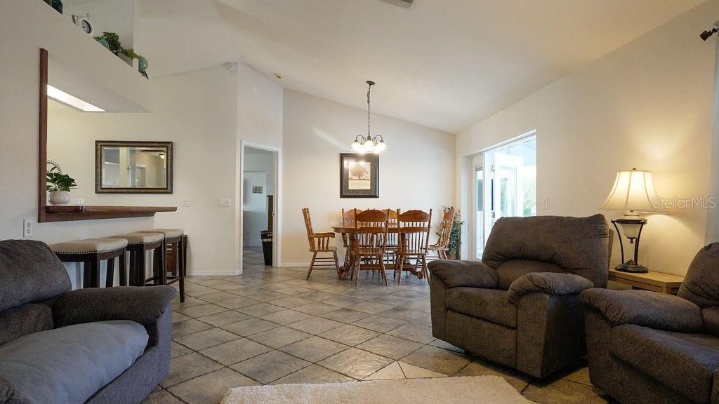3357 N CHAMBERLAIN BLVD — photo 14