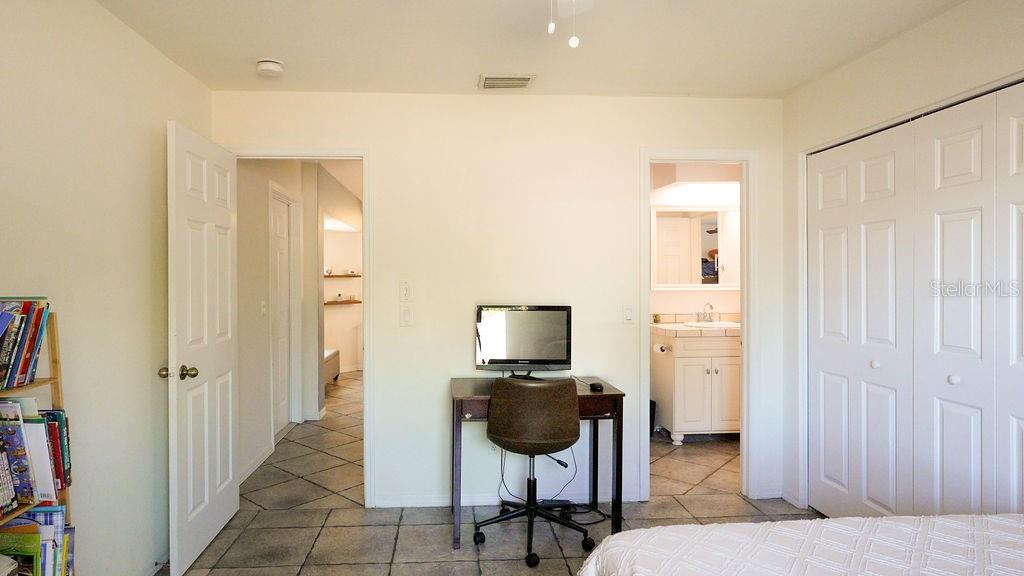 3357 N CHAMBERLAIN BLVD — photo 22