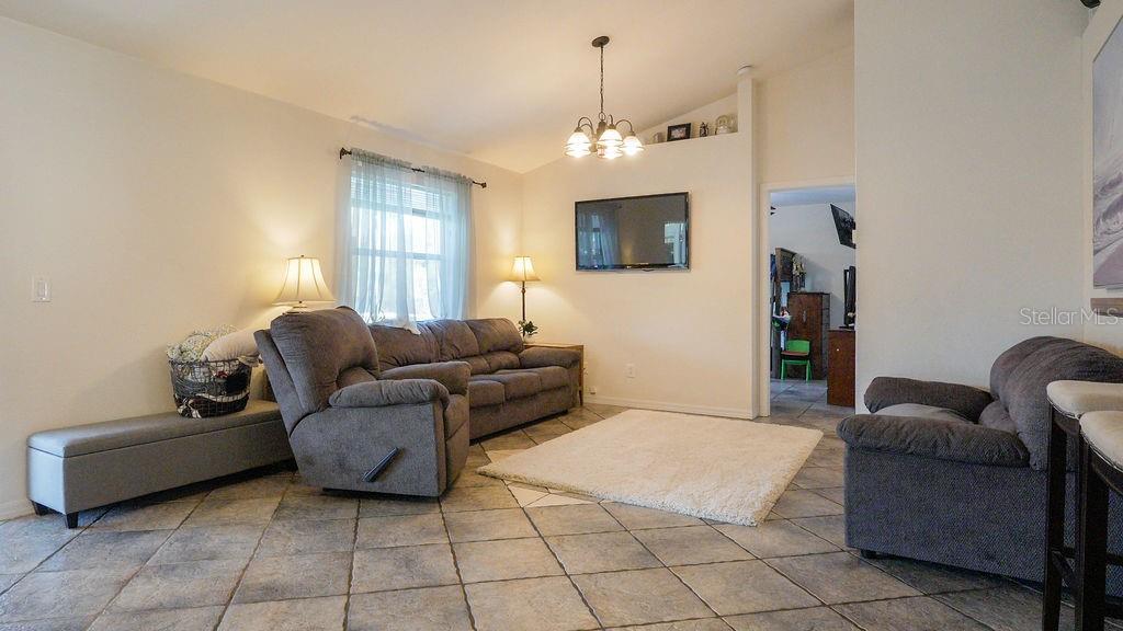 3357 N CHAMBERLAIN BLVD — photo 15