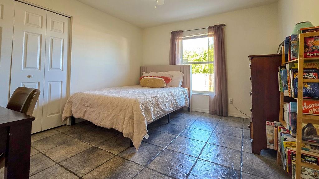 3357 N CHAMBERLAIN BLVD — photo 26