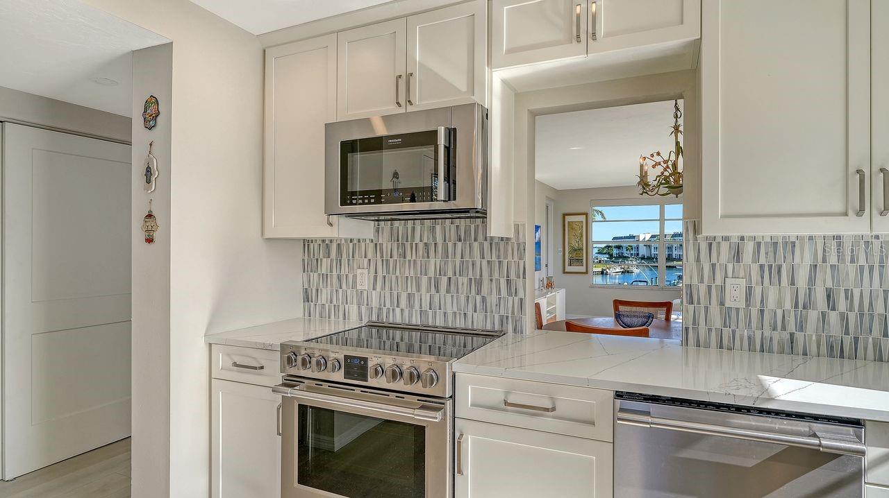 4350 CHATHAM DR #Unit E-208 — photo 13