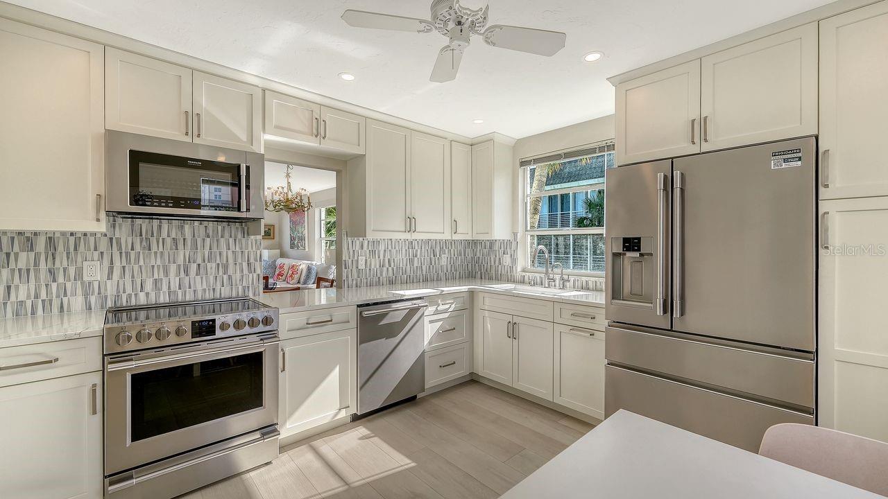 4350 CHATHAM DR #Unit E-208 — photo 12