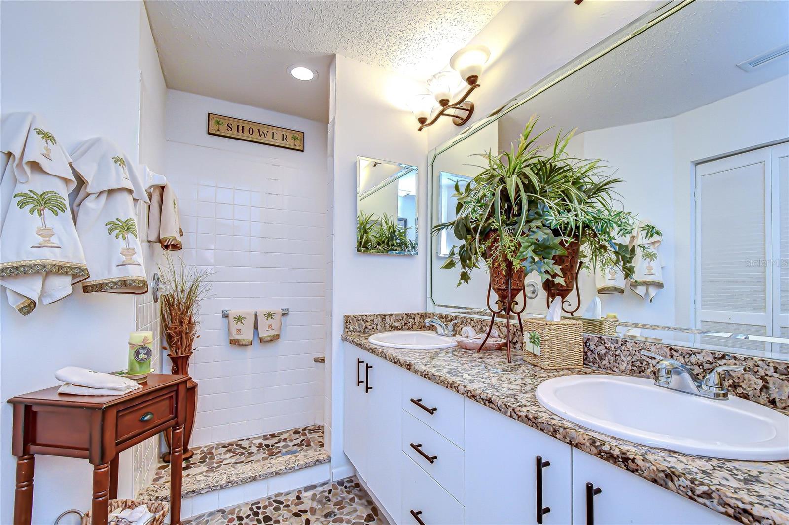 6543 PINE WALK DR — photo 32
