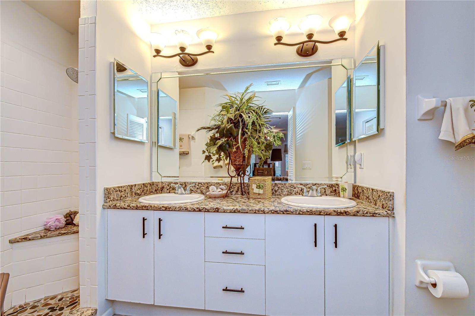 6543 PINE WALK DR — photo 31