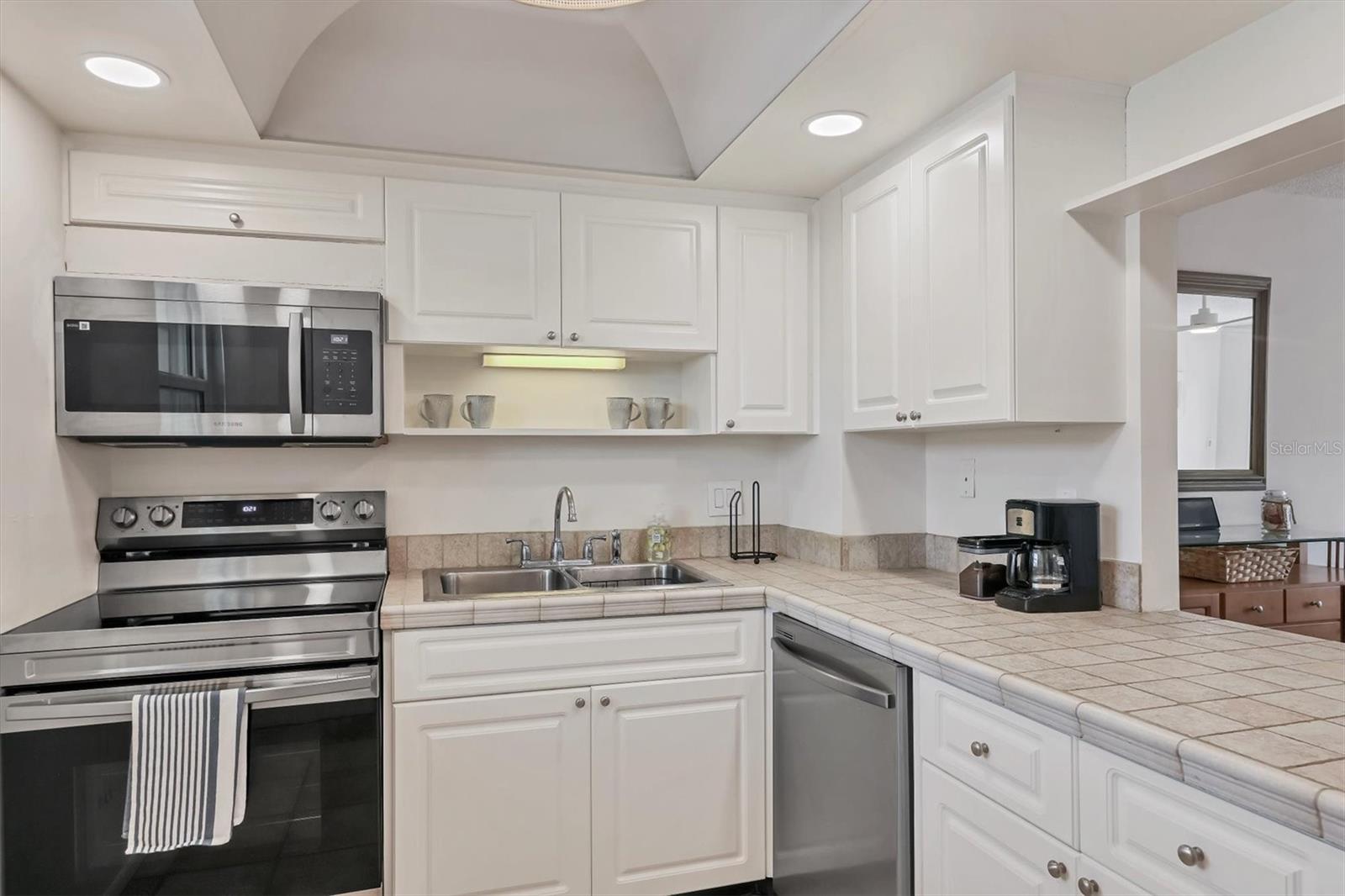 1250 N PORTOFINO DR #303 — photo 9
