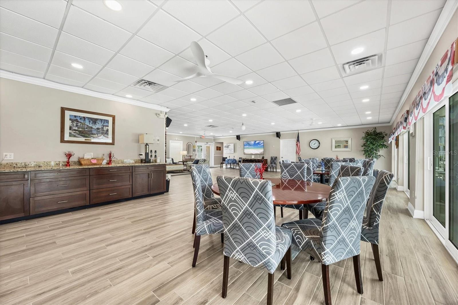 1250 N PORTOFINO DR #303 — photo 28