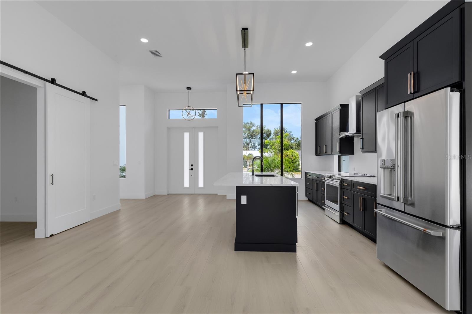 2069 HIBISCUS ST — photo 14