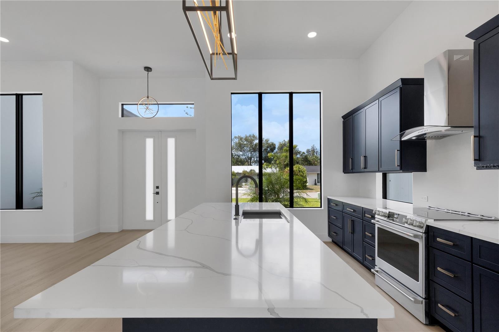2069 HIBISCUS ST — photo 13