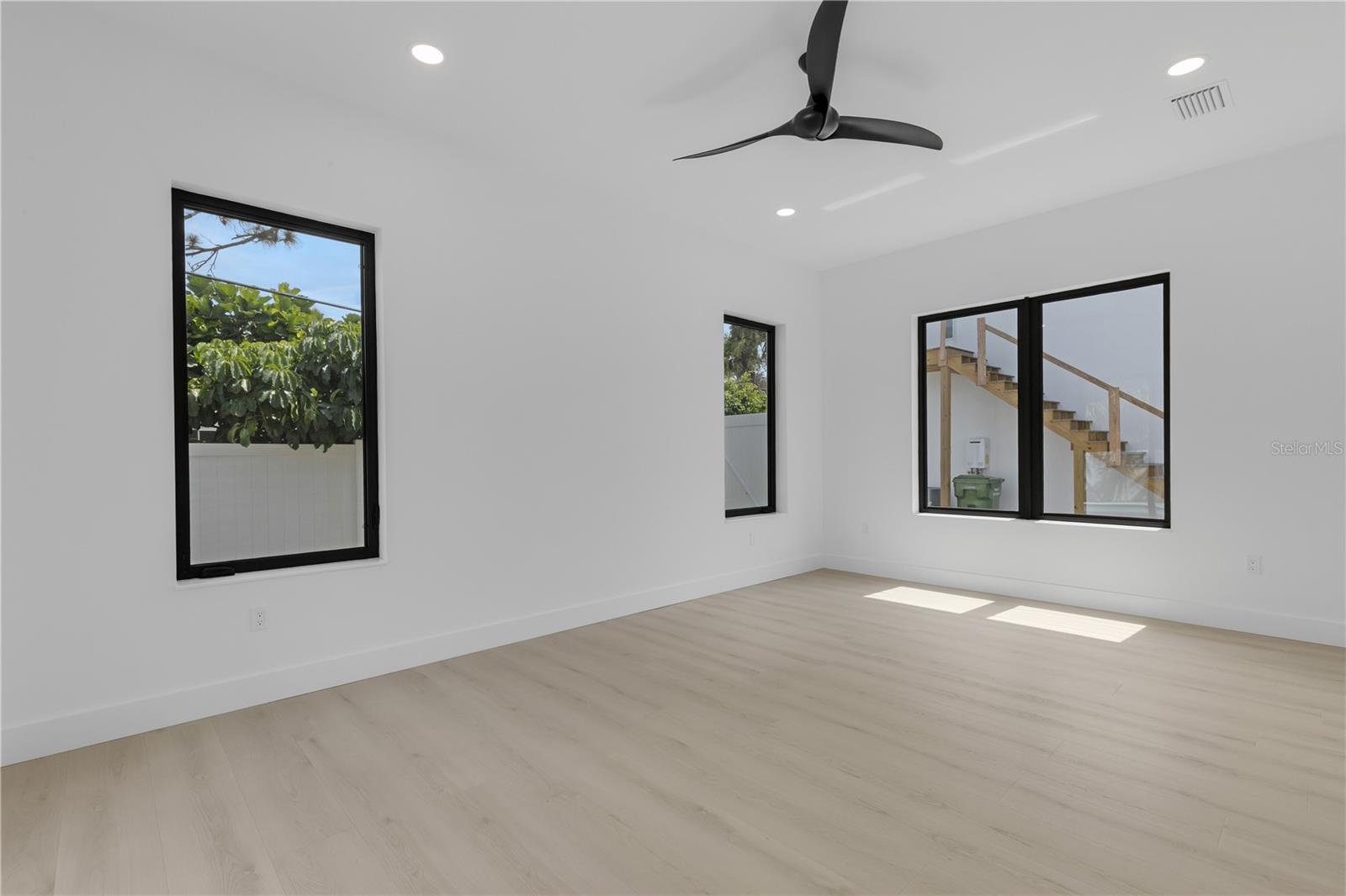 2069 HIBISCUS ST — photo 19