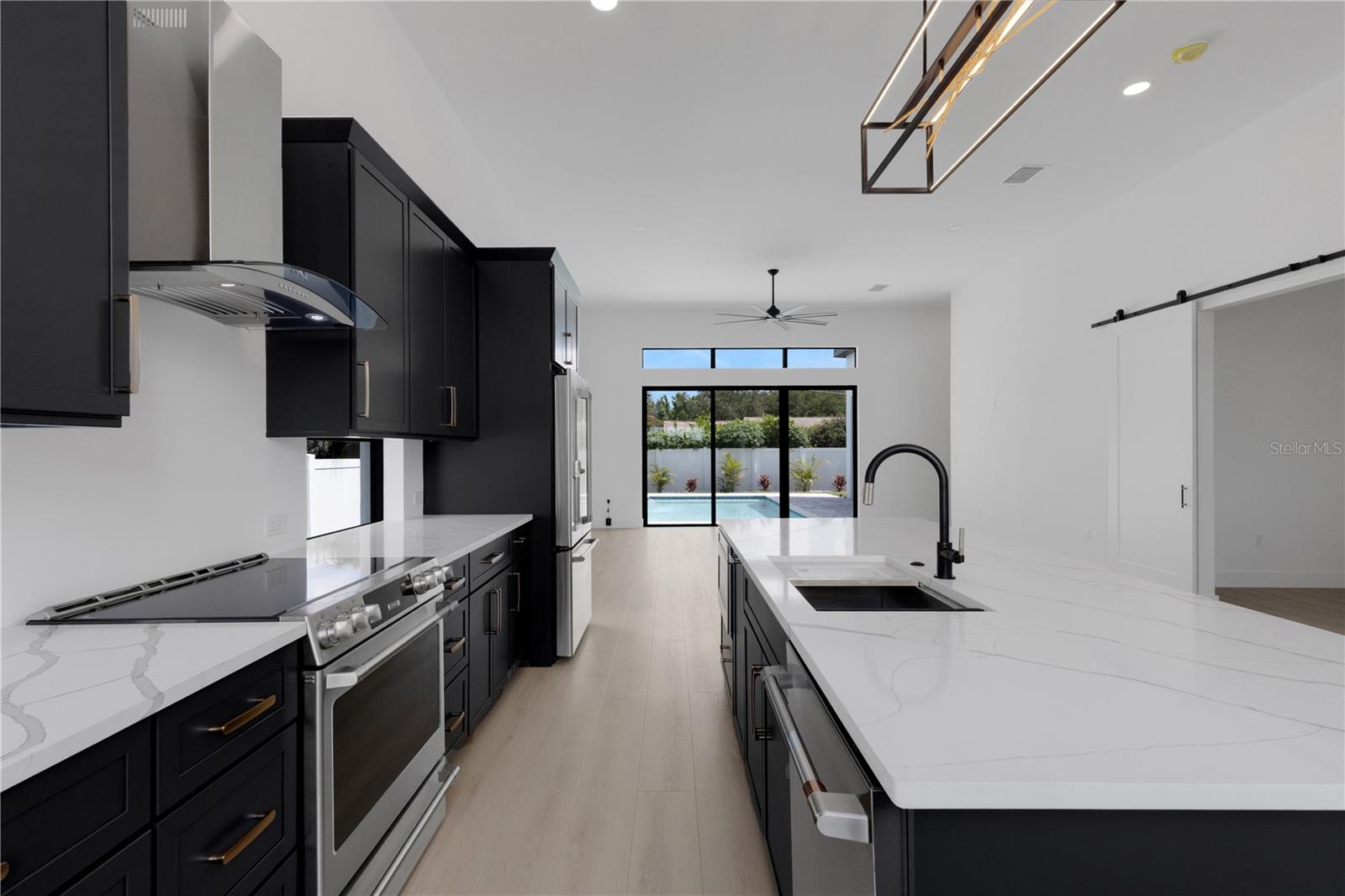 2069 HIBISCUS ST — photo 11