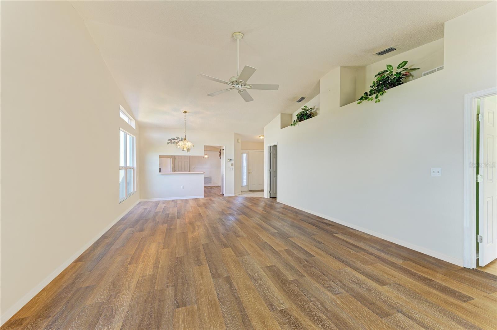 919 SPRING LAKES BLVD — photo 11