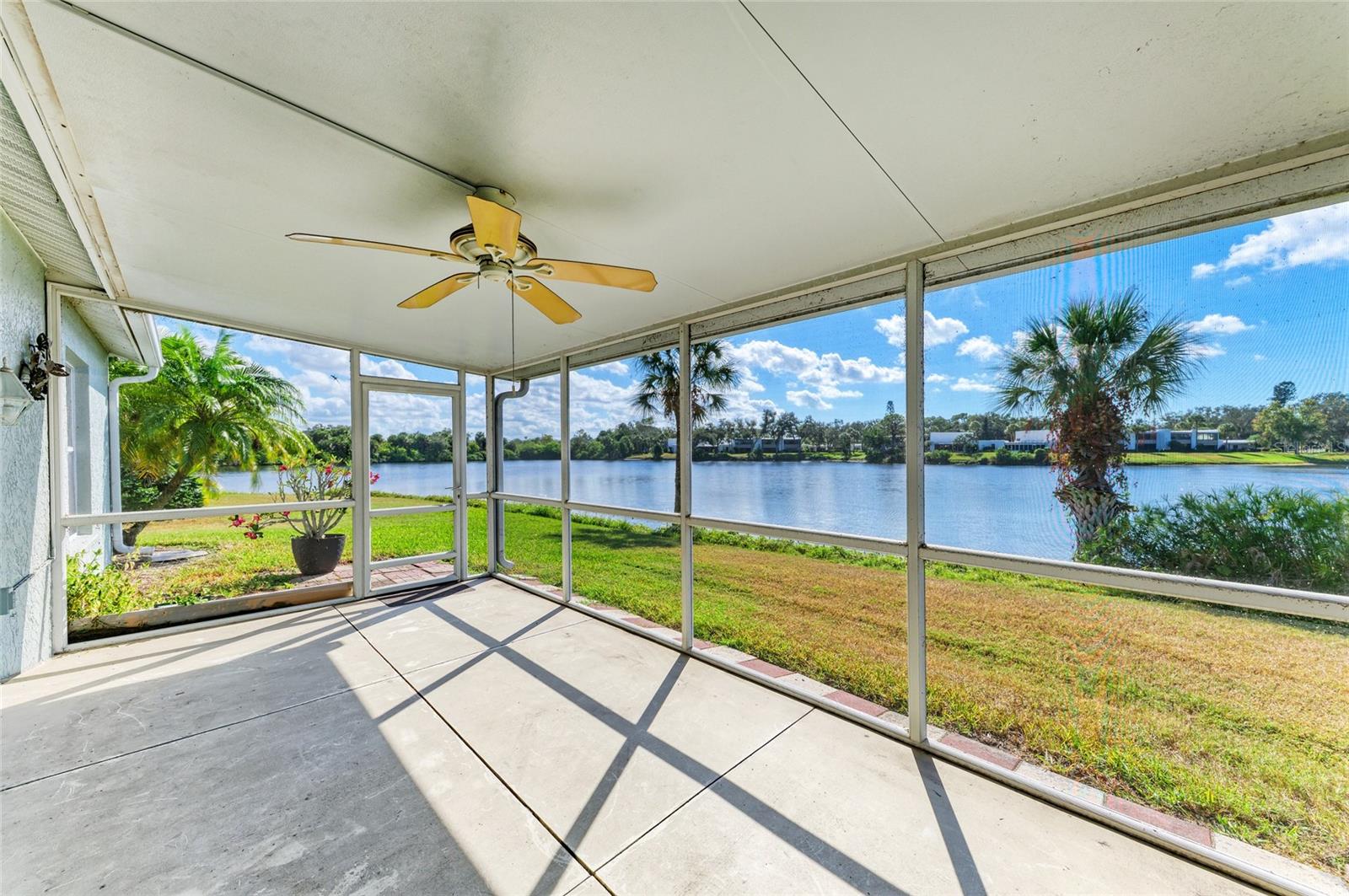 919 SPRING LAKES BLVD — photo 32