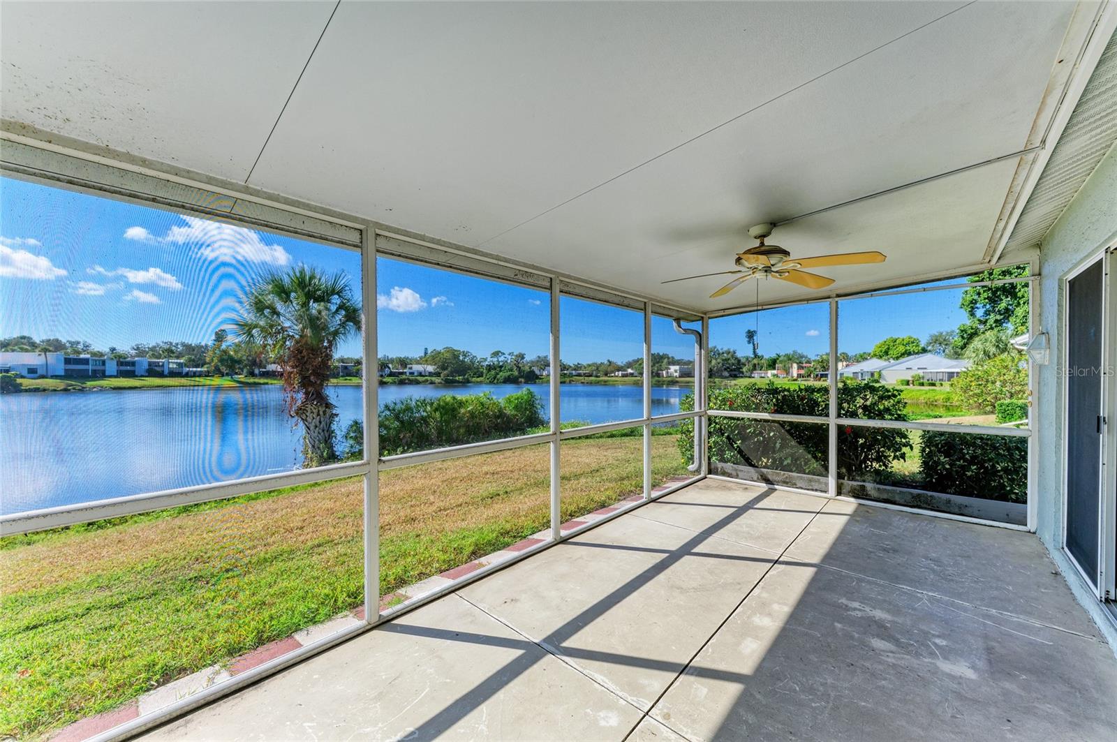 919 SPRING LAKES BLVD — photo 34