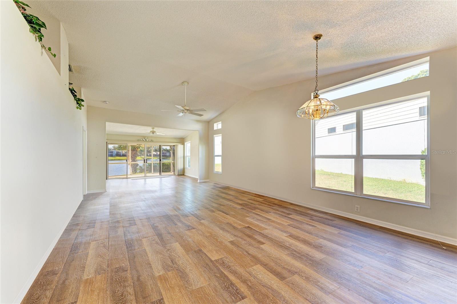 919 SPRING LAKES BLVD — photo 5
