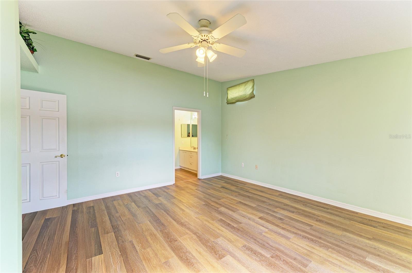 919 SPRING LAKES BLVD — photo 22