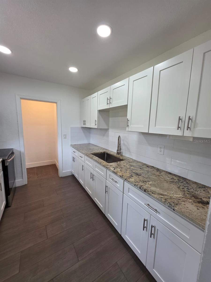 1614 N WASHINGTON AVE — photo 17