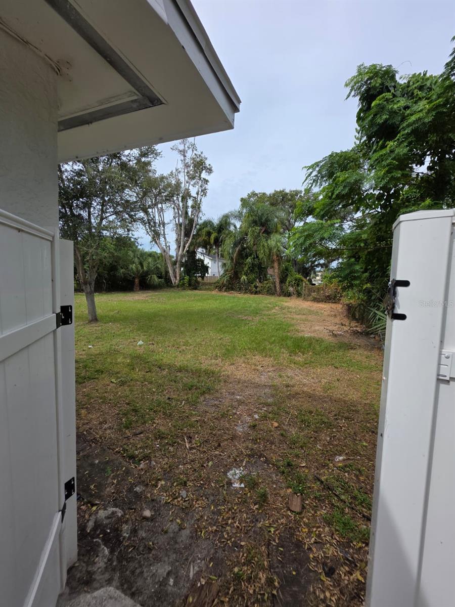 1614 N WASHINGTON AVE — photo 37