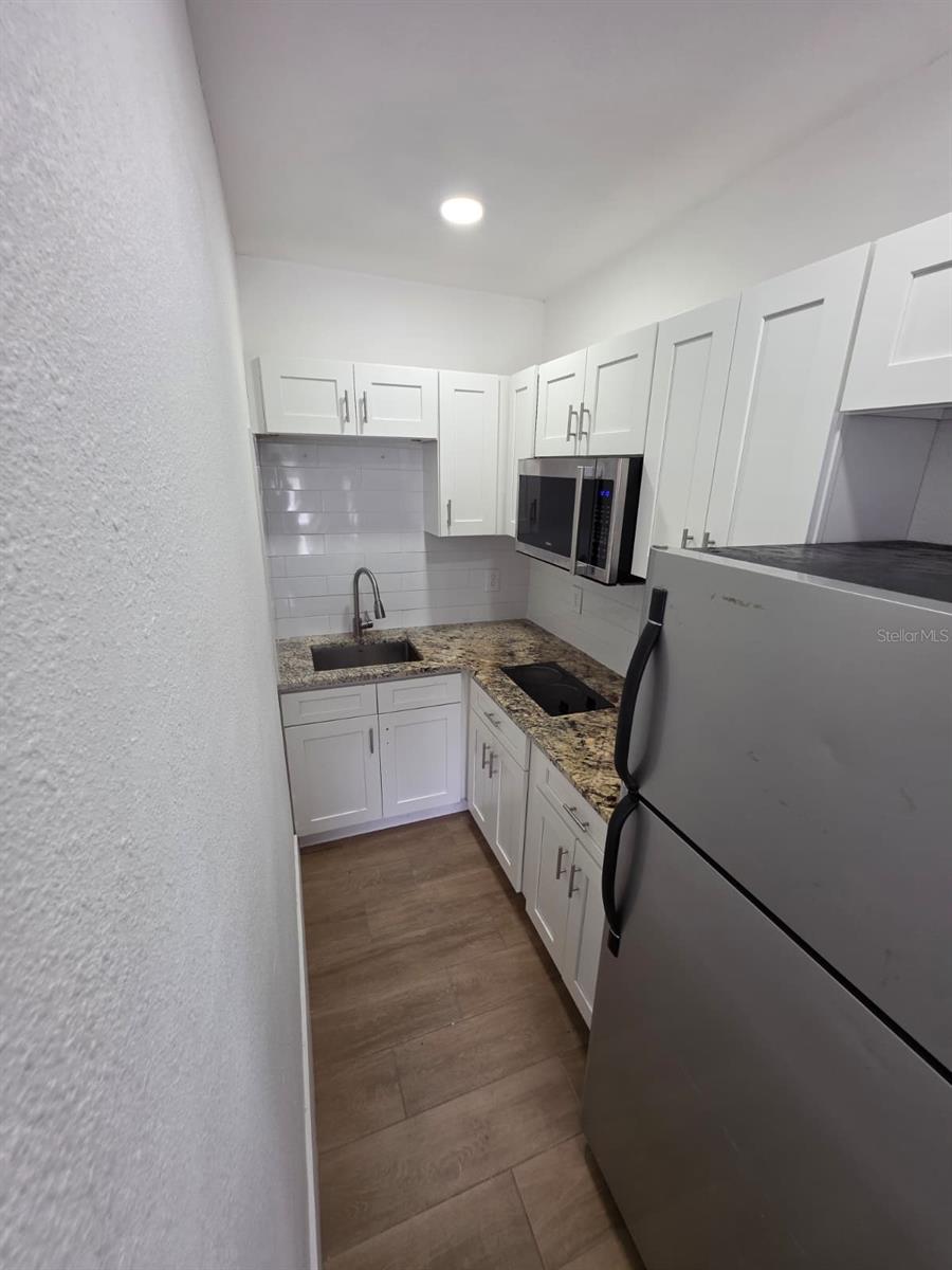 1614 N WASHINGTON AVE — photo 2