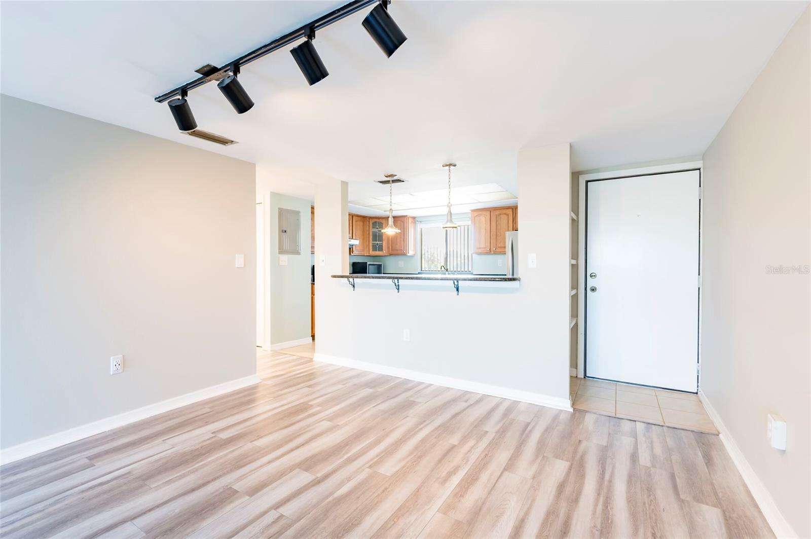 735 S VILLAGE DR N #206 — photo 5