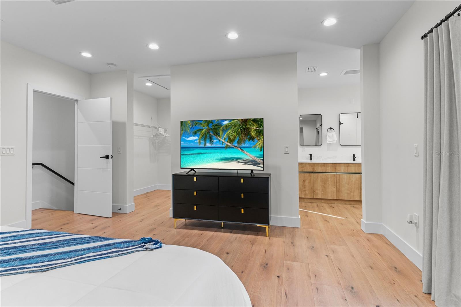 2200 BAY BLVD #B — photo 44