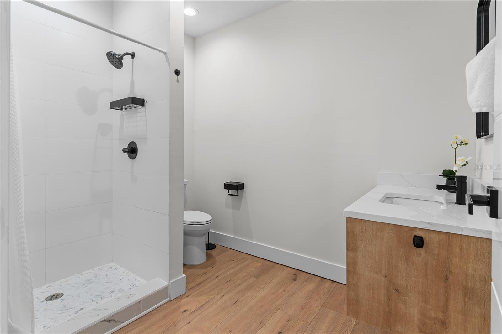 2200 BAY BLVD #B — photo 37