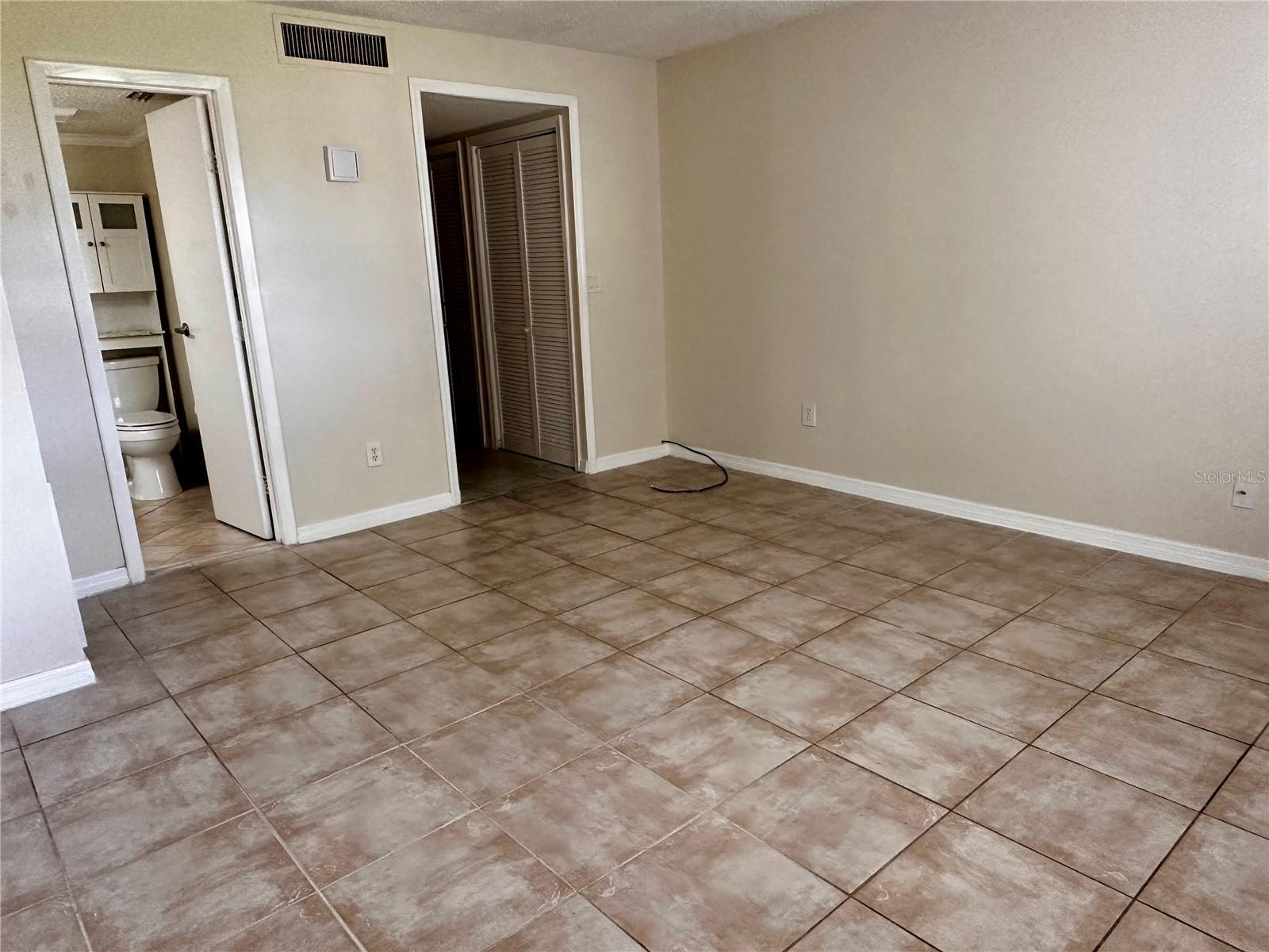 122 N KINGS AVE #101 — photo 18