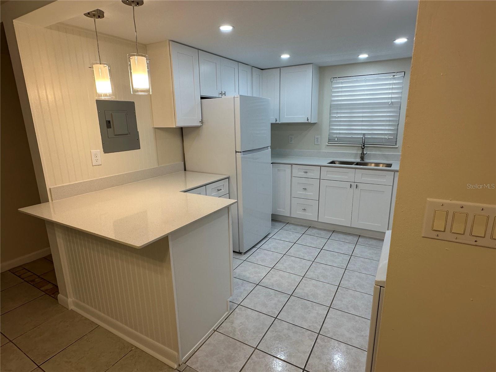122 N KINGS AVE #101 — photo 8