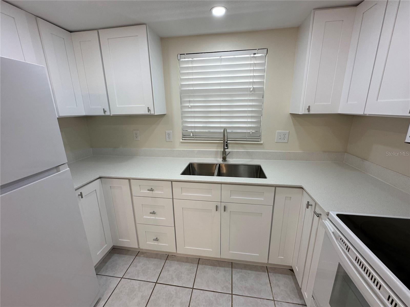 122 N KINGS AVE #101 — photo 7