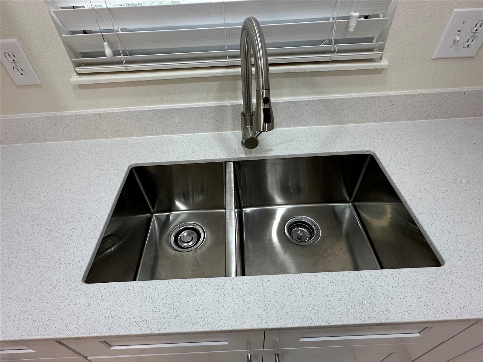 122 N KINGS AVE #101 — photo 10