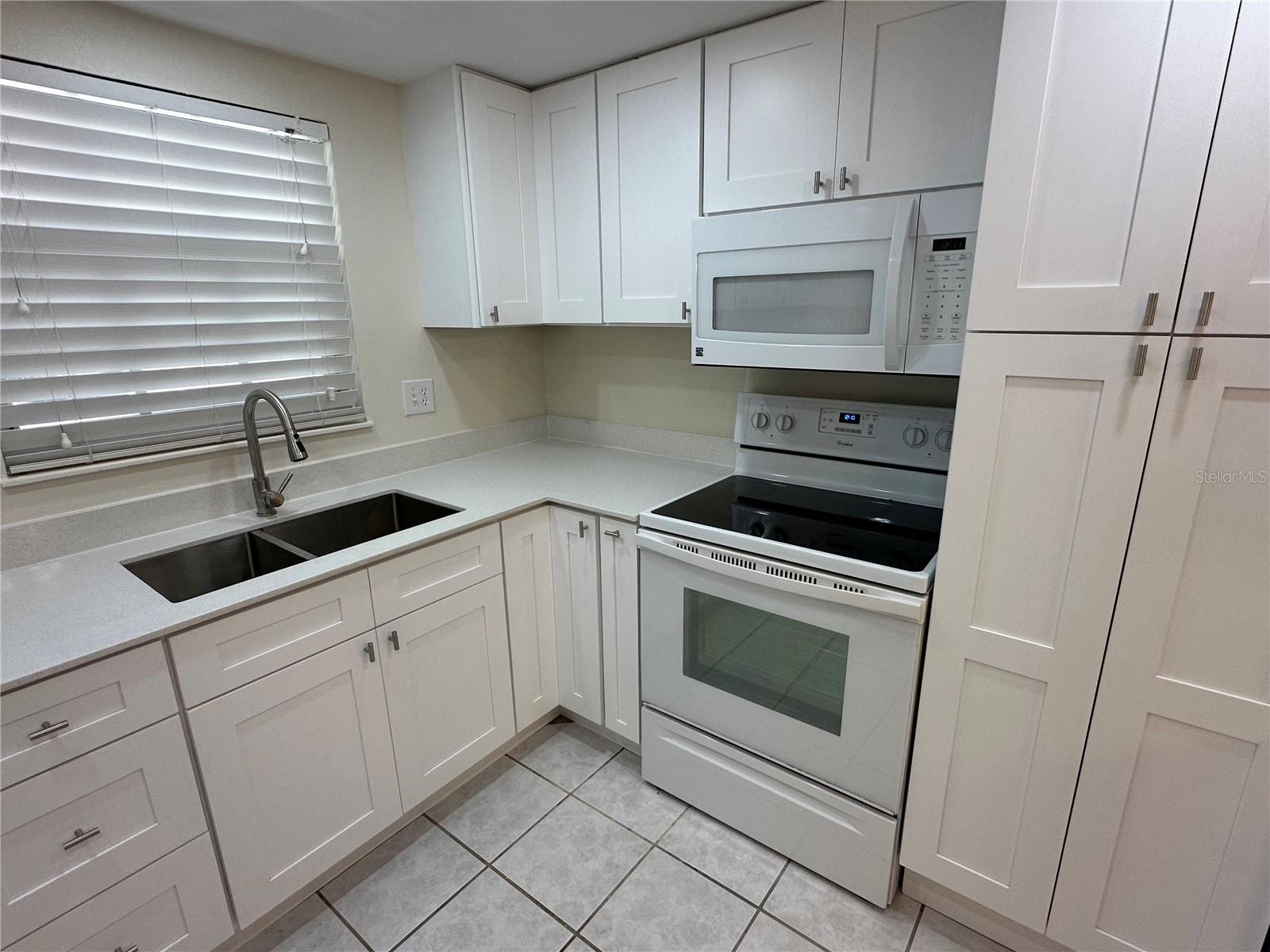 122 N KINGS AVE #101 — photo 3