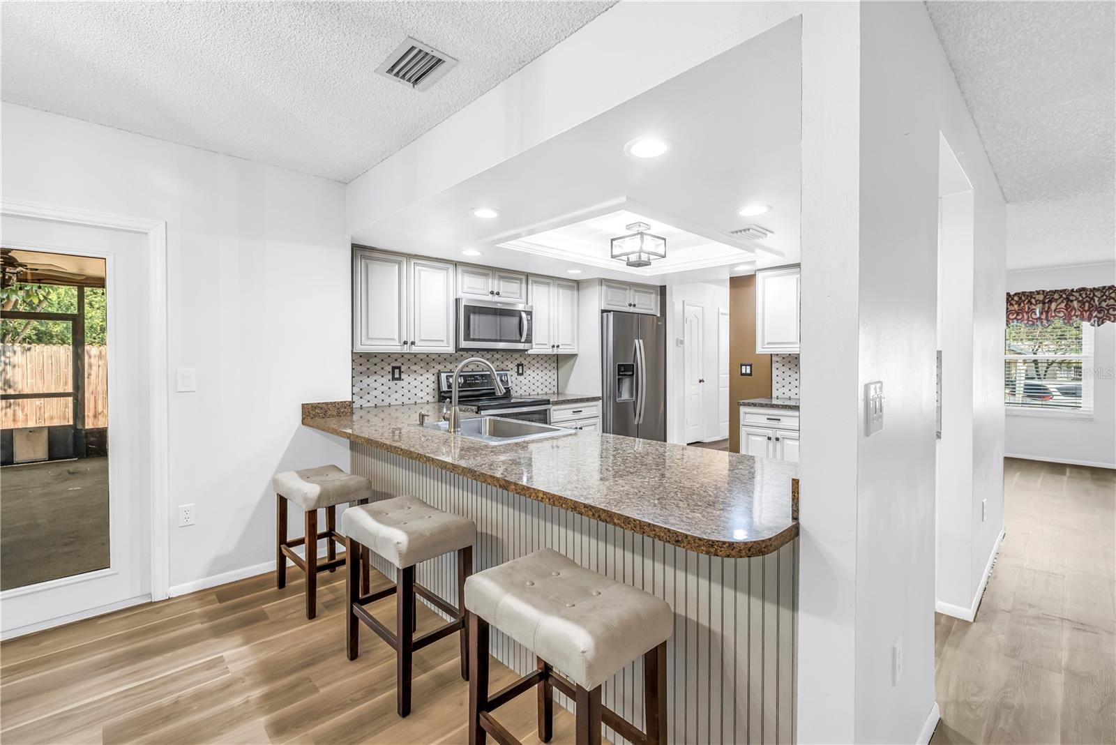 112 MEADOWCROSS DR — photo 13