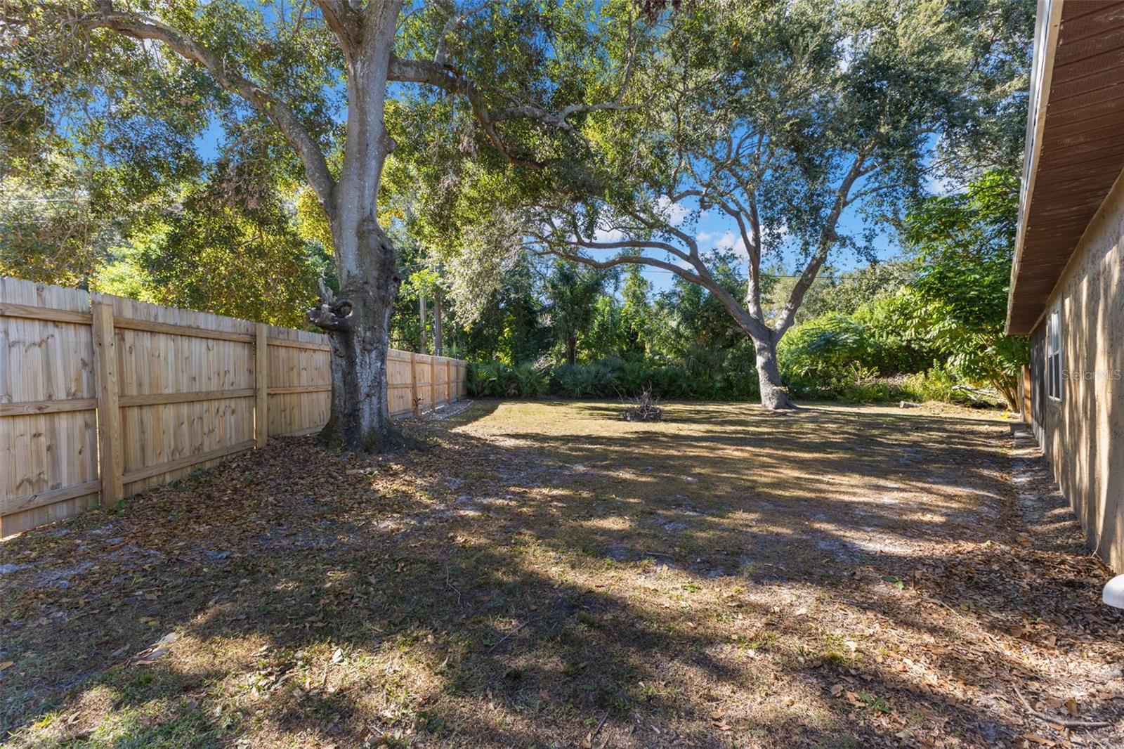 112 MEADOWCROSS DR — photo 36