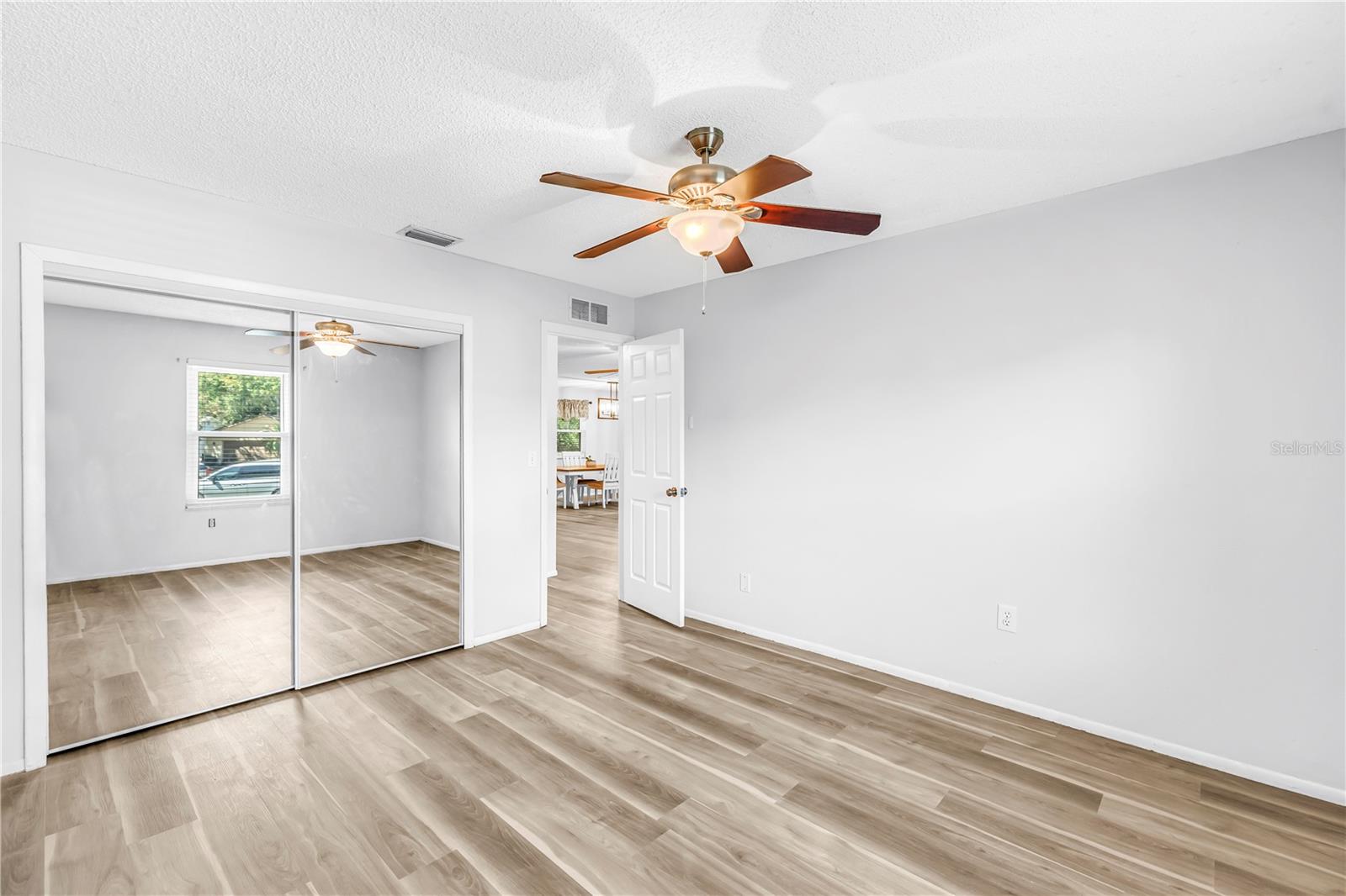 112 MEADOWCROSS DR — photo 26