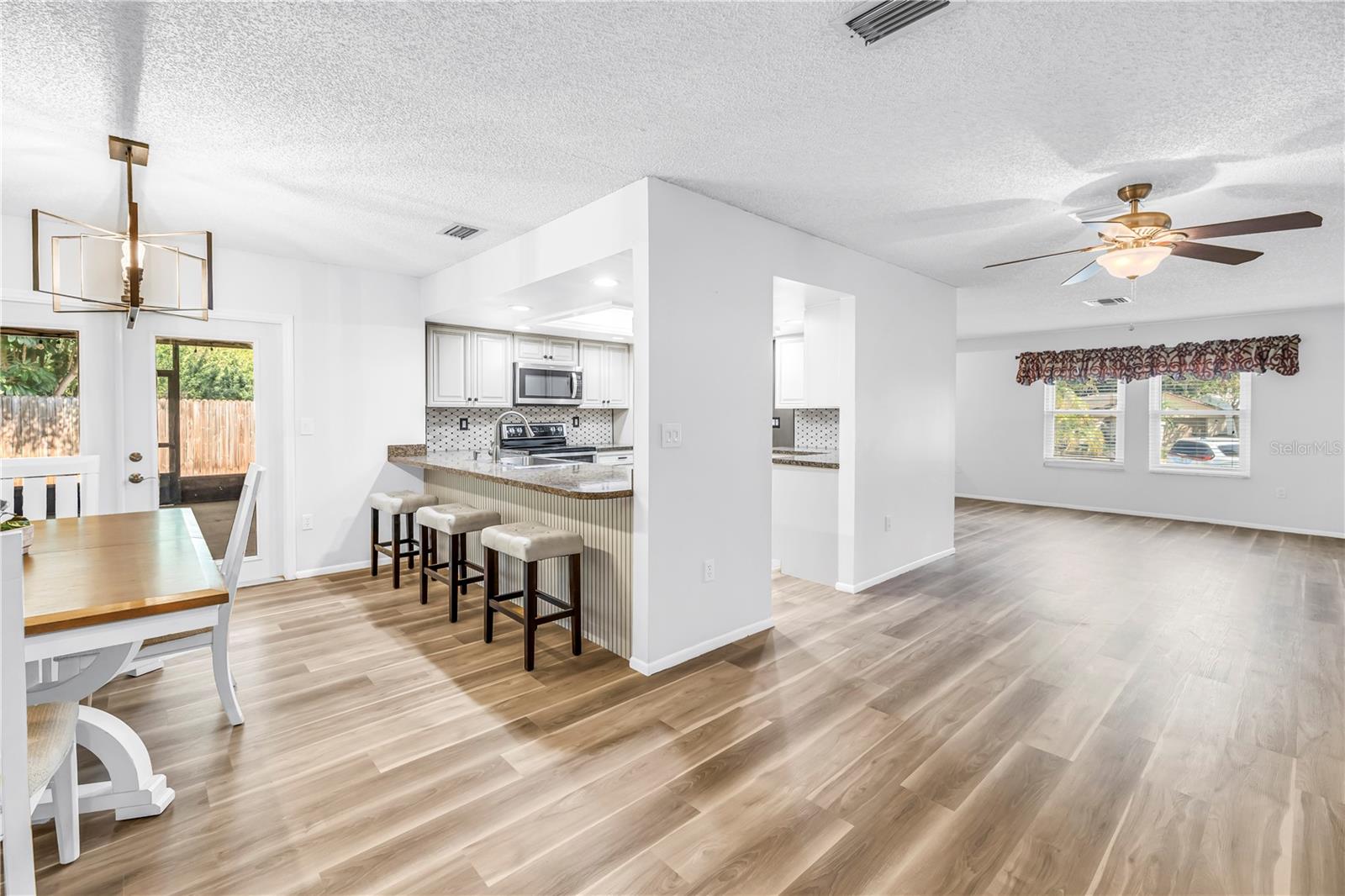 112 MEADOWCROSS DR — photo 15