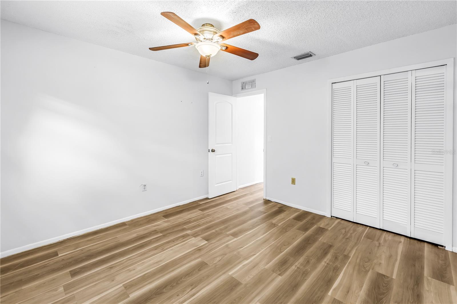 112 MEADOWCROSS DR — photo 31