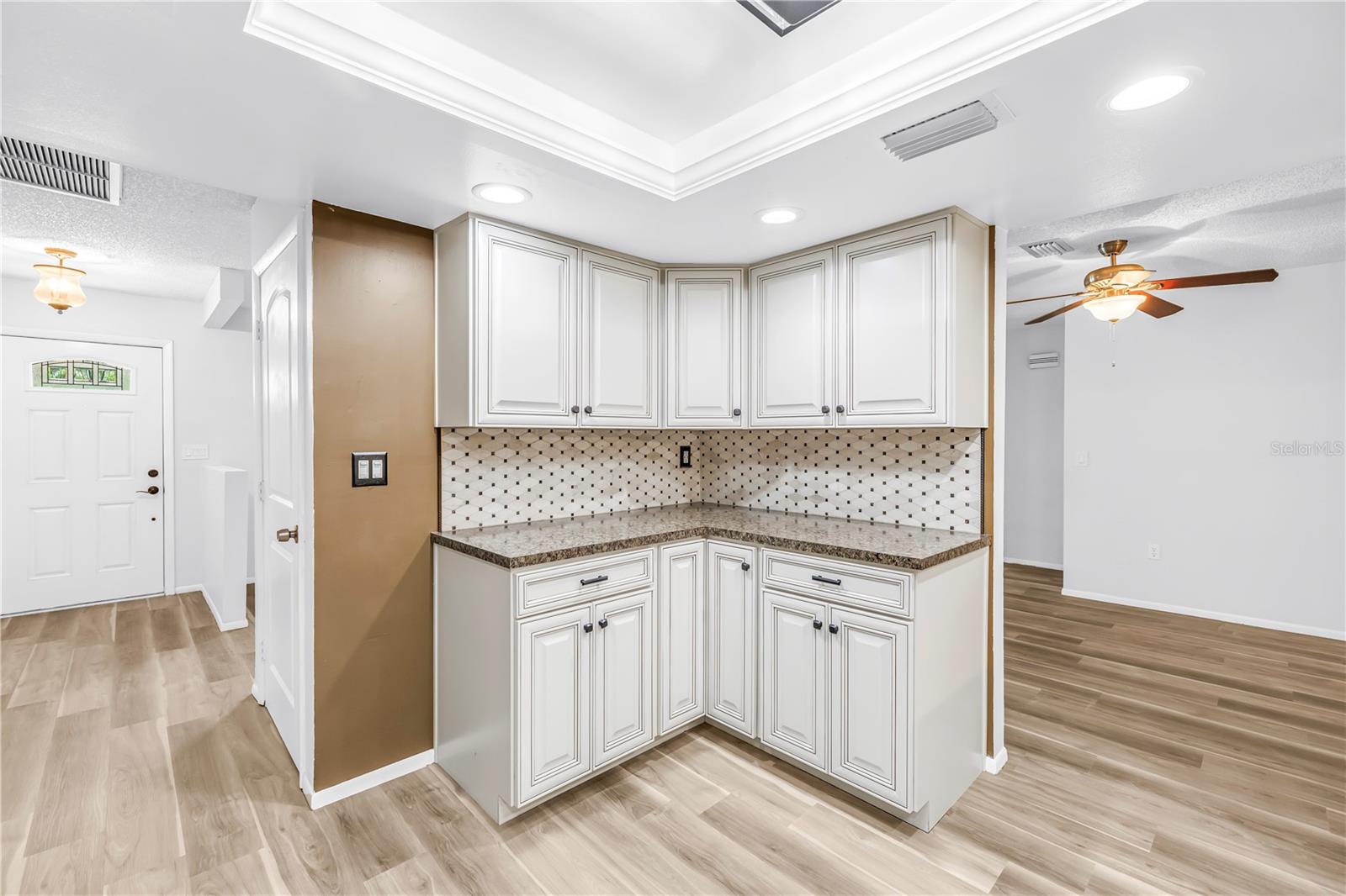 112 MEADOWCROSS DR — photo 11