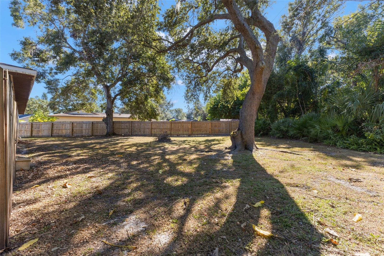 112 MEADOWCROSS DR — photo 37
