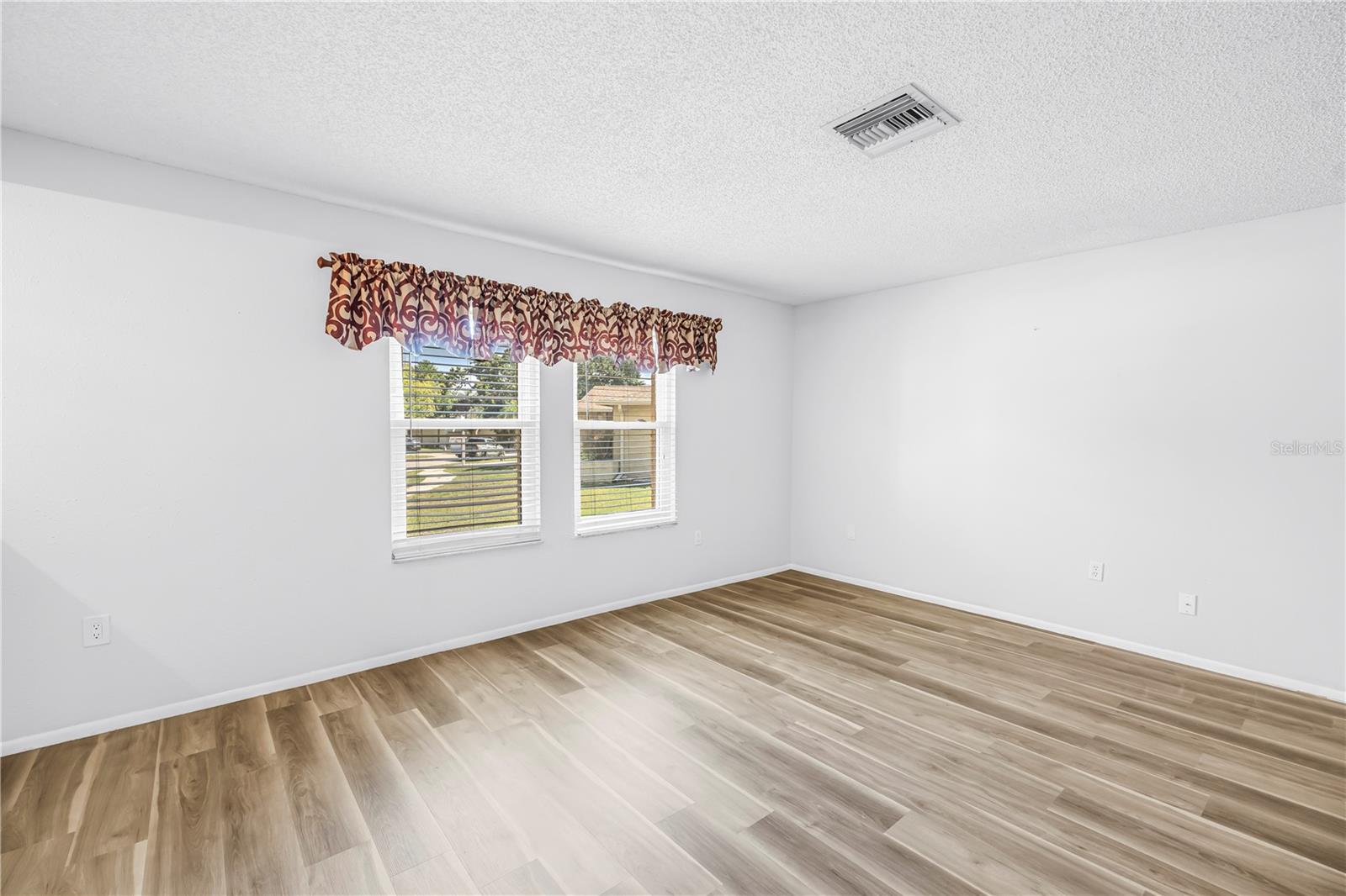 112 MEADOWCROSS DR — photo 29