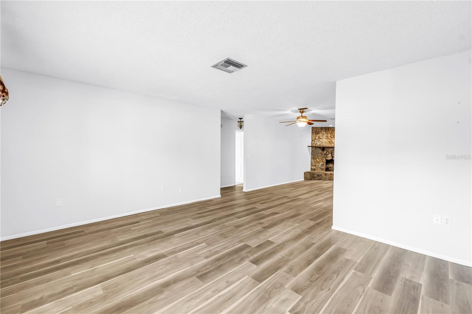 112 MEADOWCROSS DR — photo 30