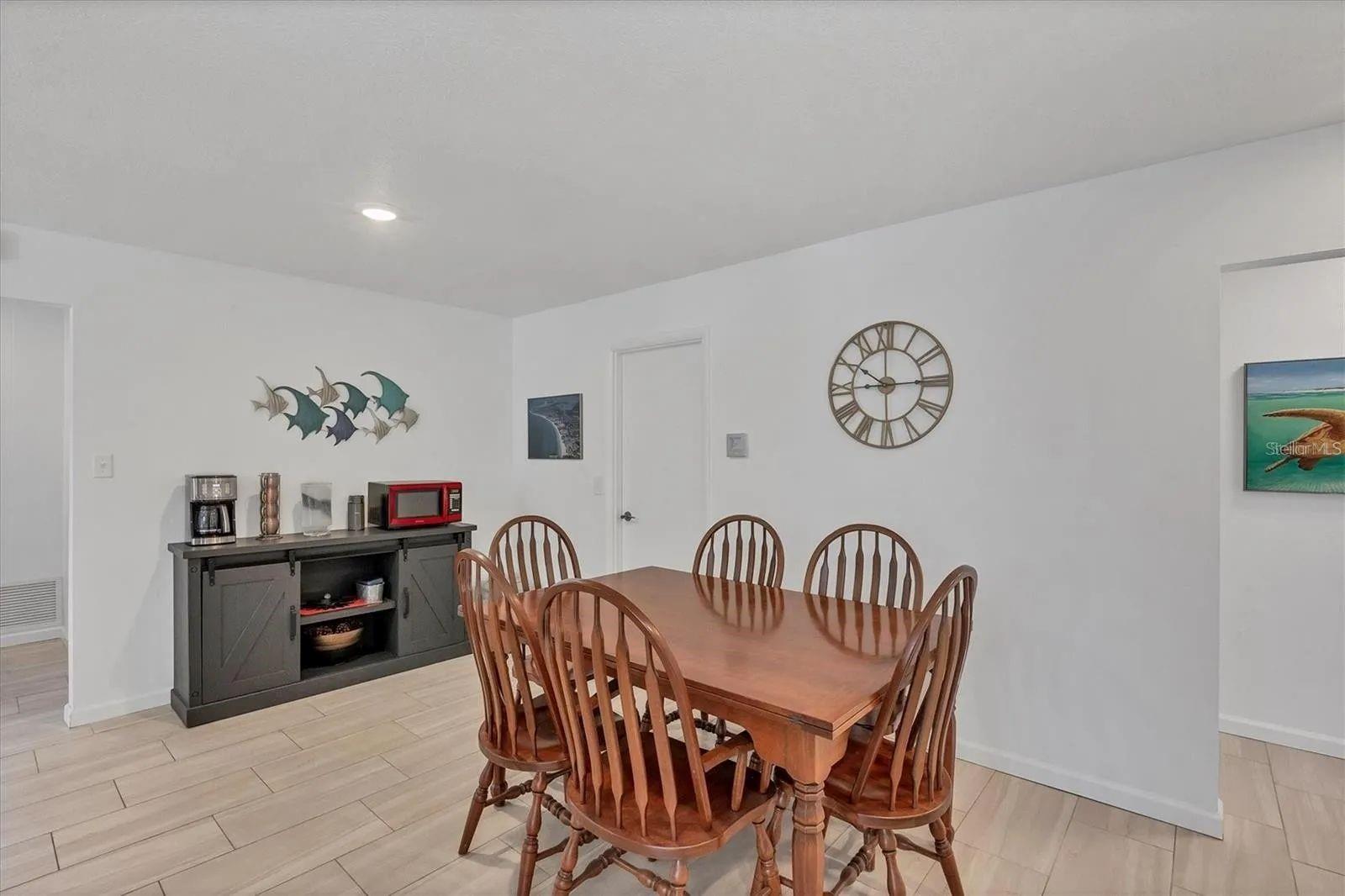 2410 CASS ST — photo 12