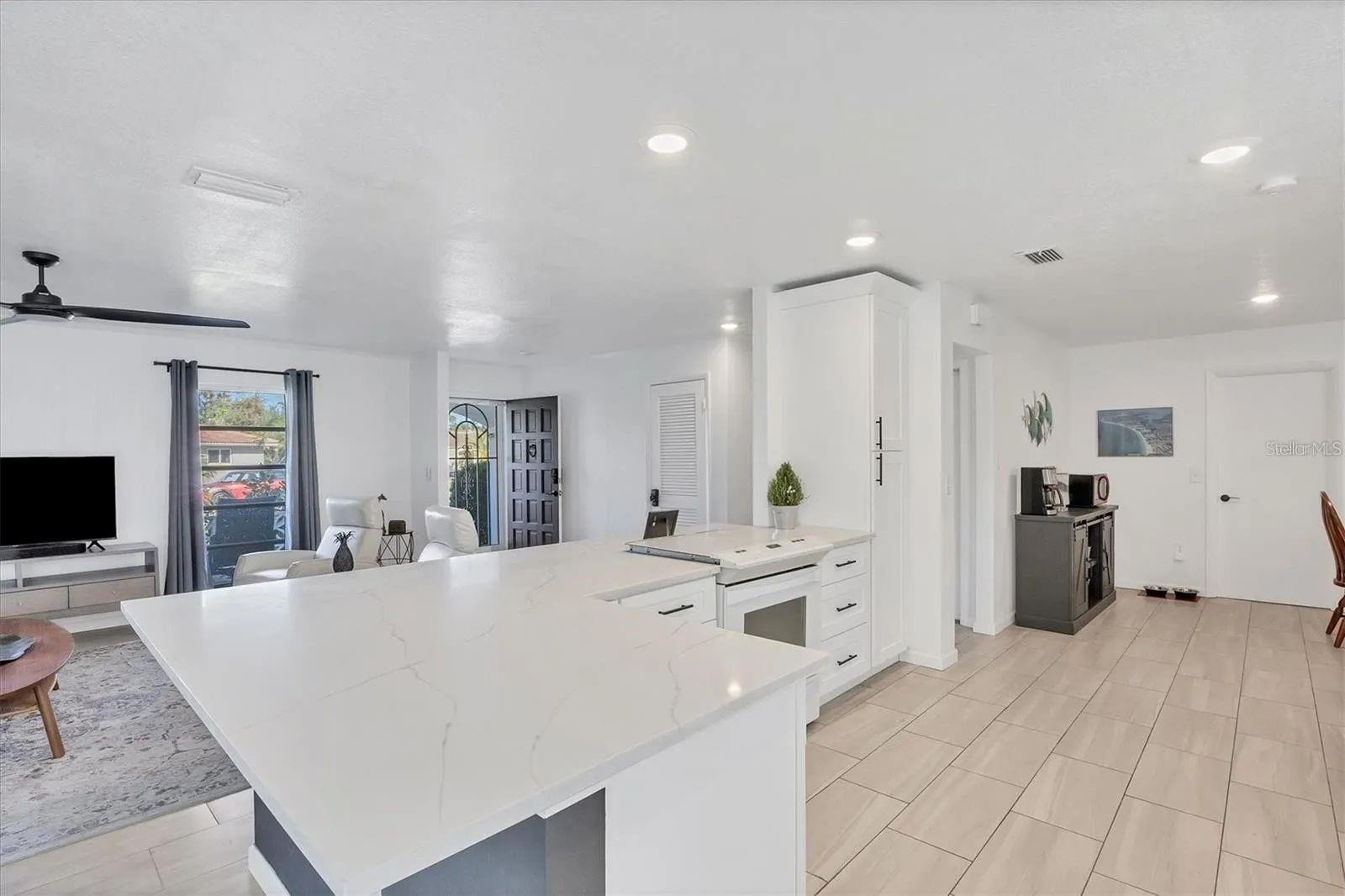 2410 CASS ST — photo 8