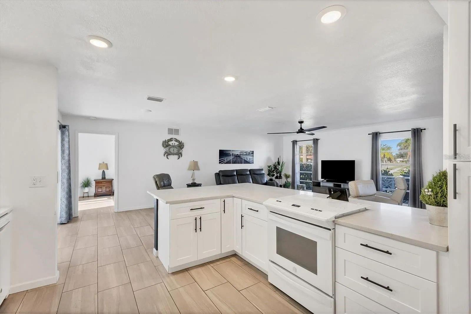 2410 CASS ST — photo 11