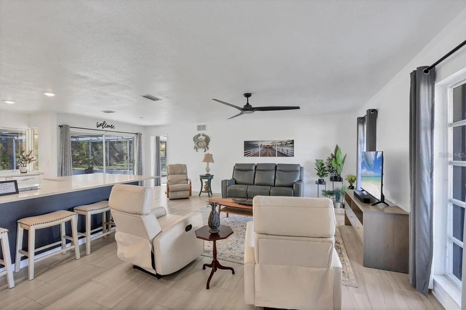 2410 CASS ST — photo 4