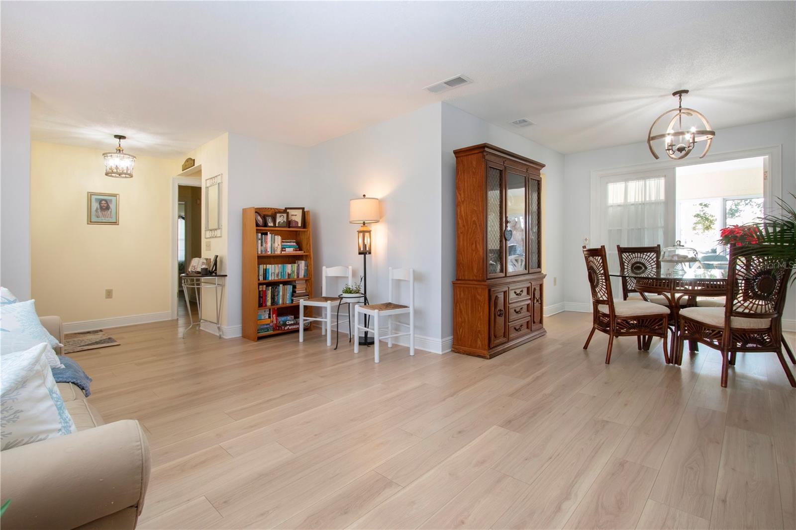 2016 E VIEW DR — photo 15
