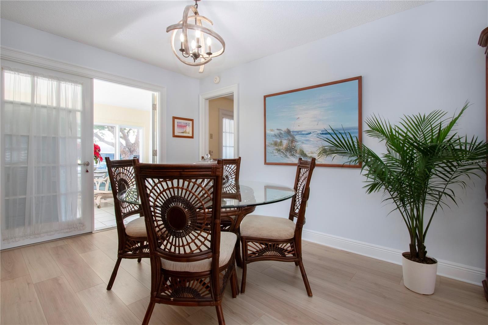 2016 E VIEW DR — photo 17